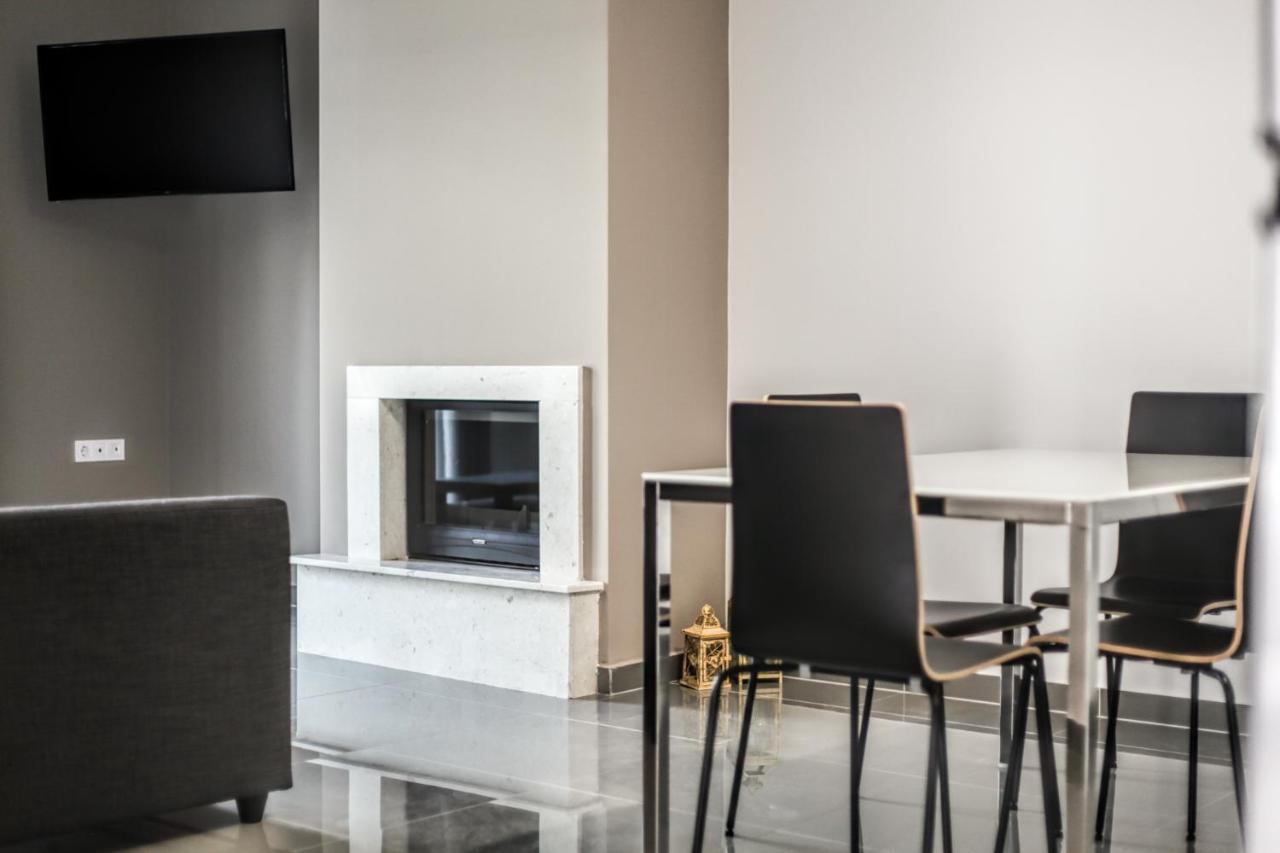 Terra Di Meteora Suites #1 كالامباكا المظهر الخارجي الصورة